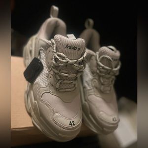 BALENCIAGA